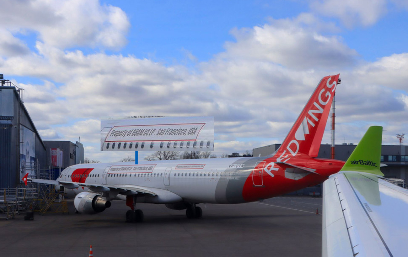 Закрашенный триколор. Арестованные российские самолеты заметили в европейском аэропорту